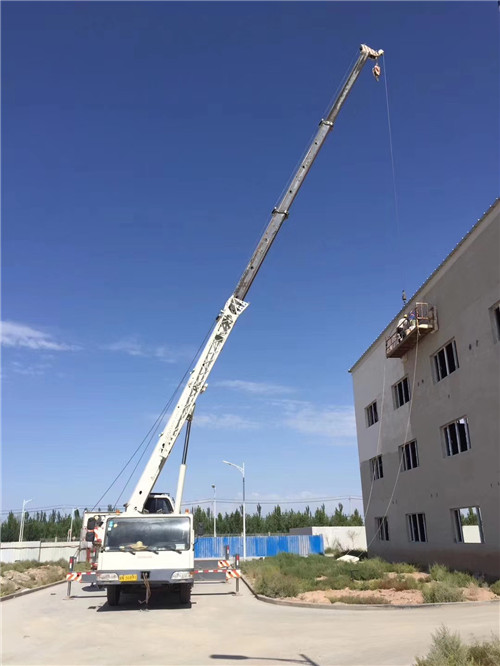 湖州市“轻装强干”—— 吊车的 “轻量化臂架” 技术